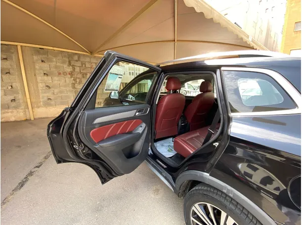 Car image 12