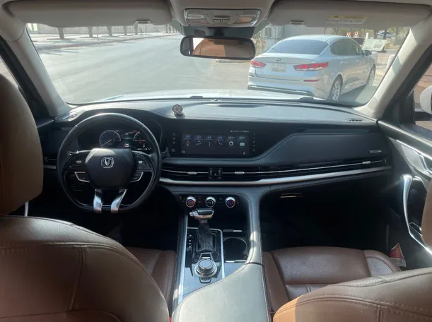 Car image 18