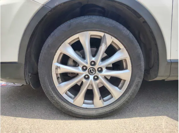 Car image 9