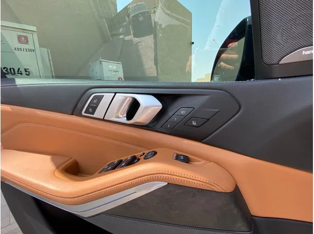Car image 27