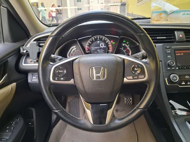 Car image 18