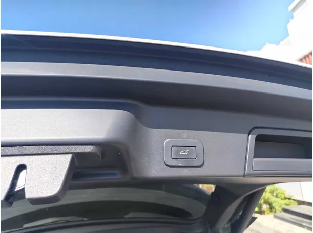 Car image 29