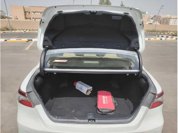 Car image 25