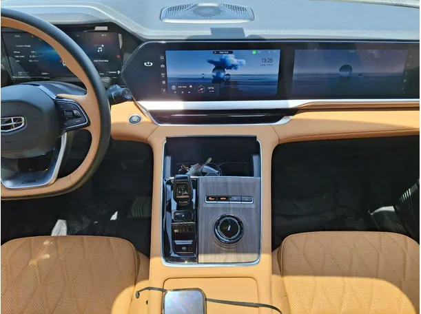 Car image 15
