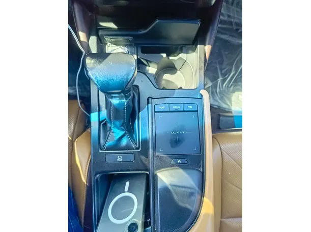 Car image 24