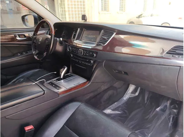 Car image 13