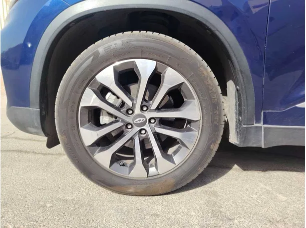 Car image 10