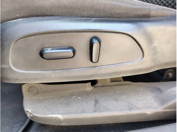 Car image 27