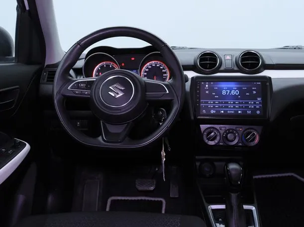 Car image 15
