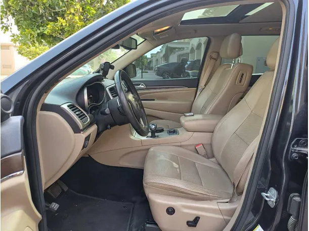 Car image 12