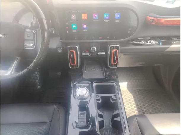 Car image 18