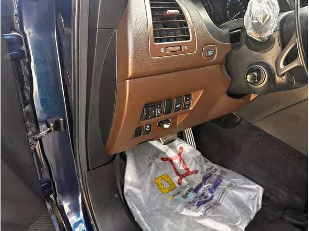 Car image 26