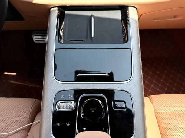 Car image 20