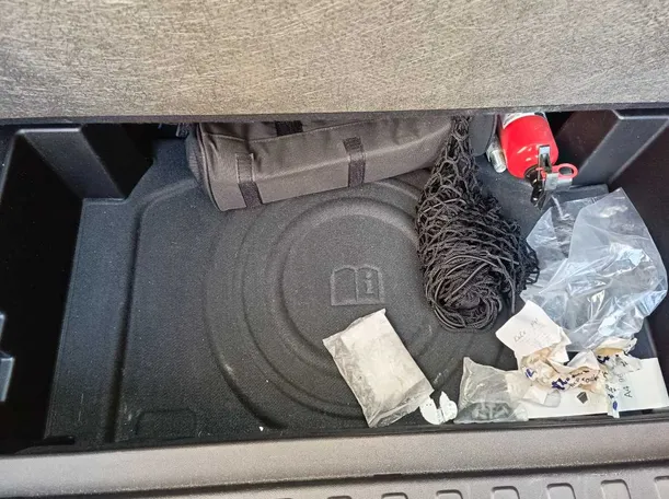 Car image 25