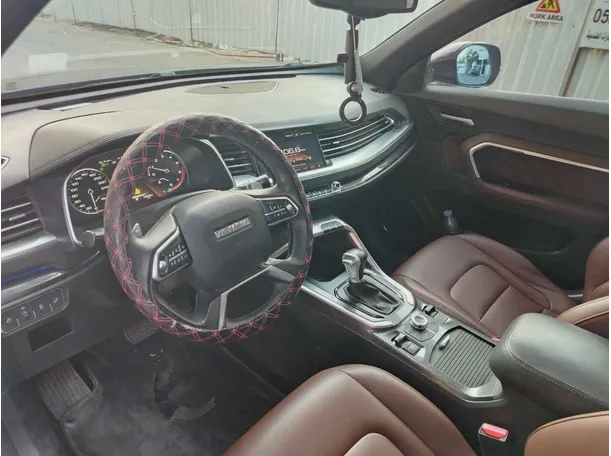 Car image 13