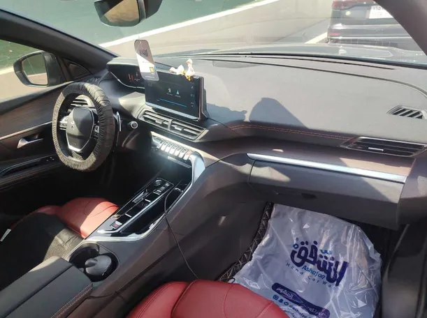 Car image 13