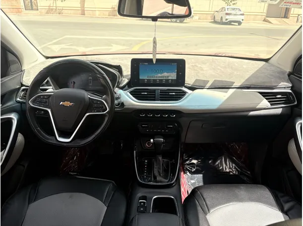 Car image 19
