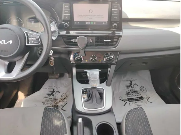 Car image 18