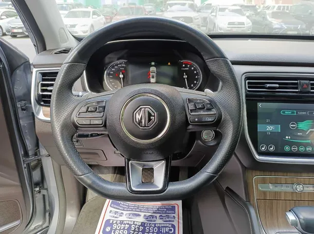 Car image 18