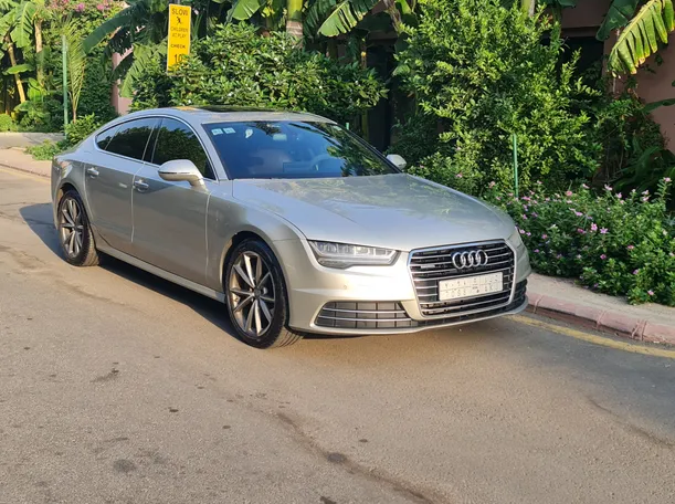 Car image 11