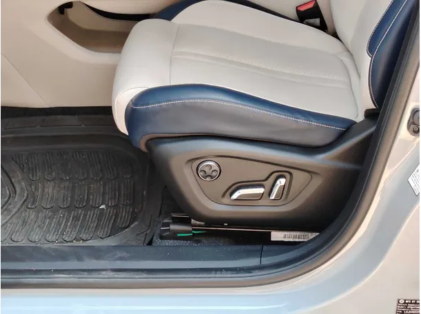 Car image 33