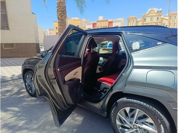 Car image 14