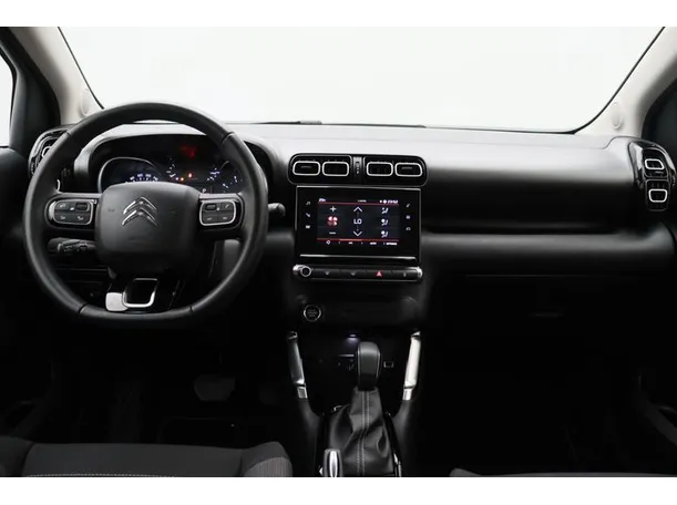 Car image 14