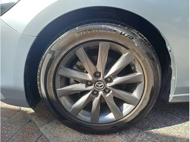 Car image 9
