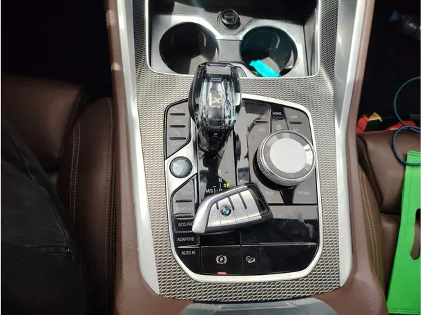 Car image 25