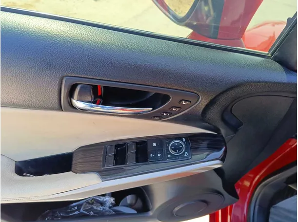 Car image 29