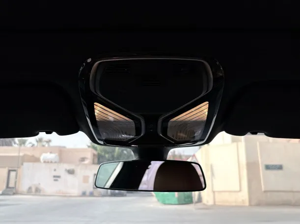 Car image 27