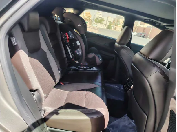 Car image 15