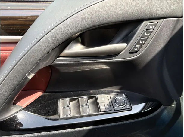 Car image 28