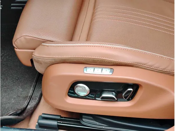Car image 35