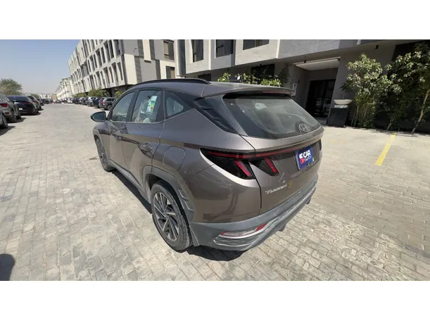 Car image 7