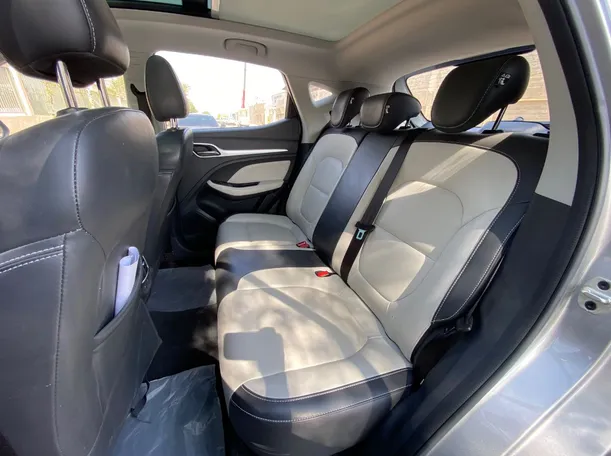Car image 13