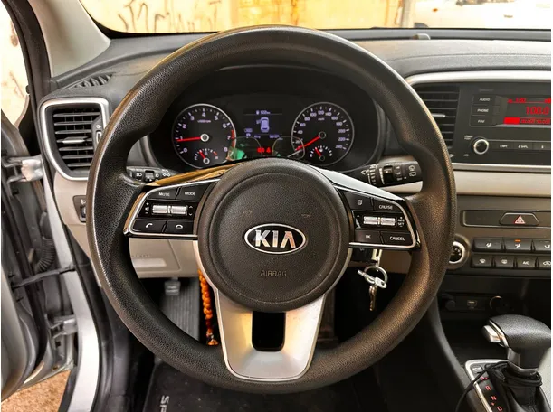 Car image 19