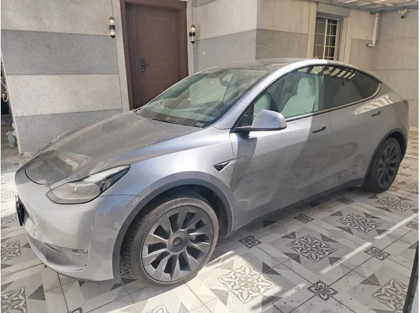 Car image 8