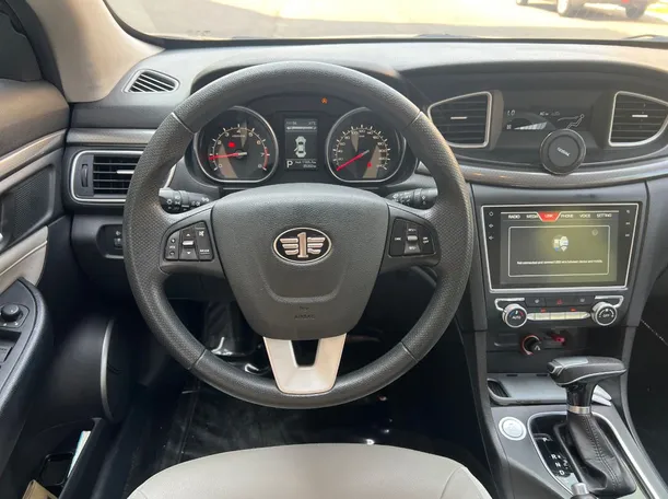 Car image 18