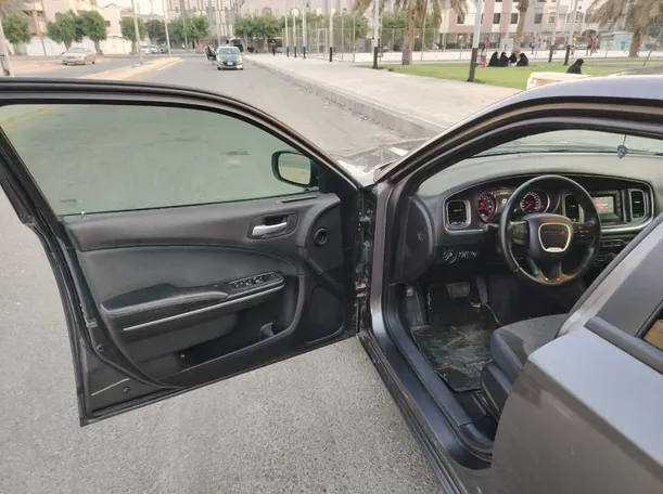 Car image 11