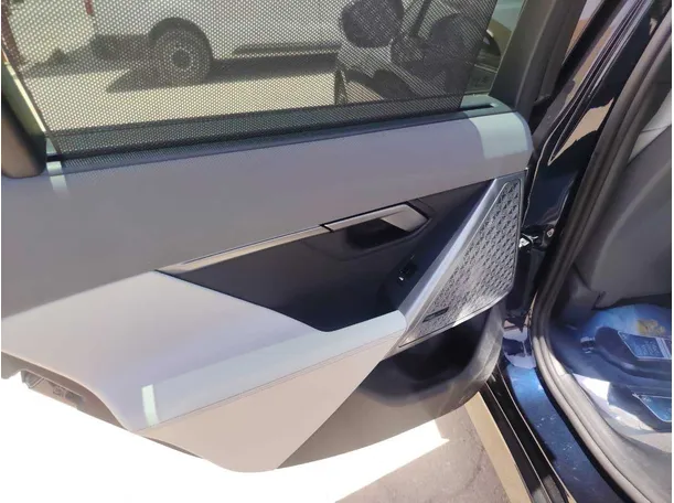 Car image 32