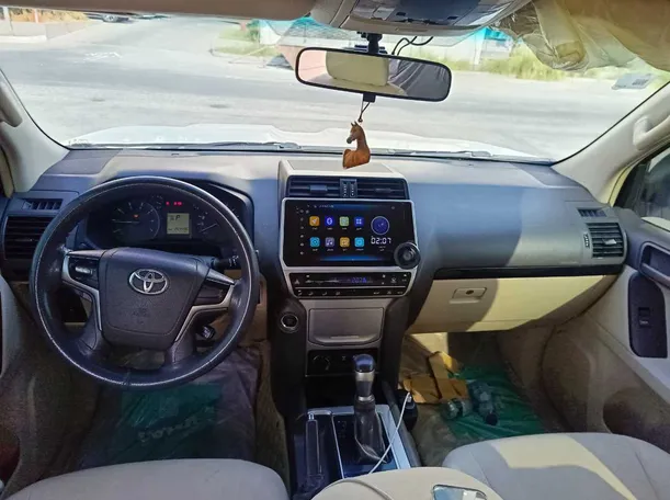 Car image 19