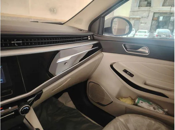Car image 34