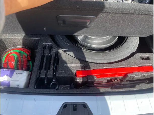 Car image 29