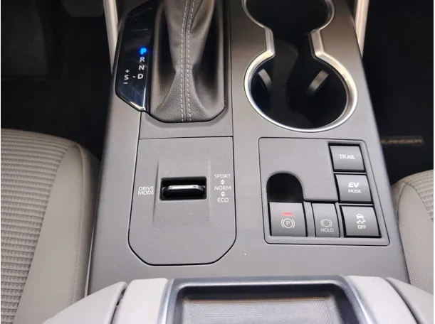 Car image 26
