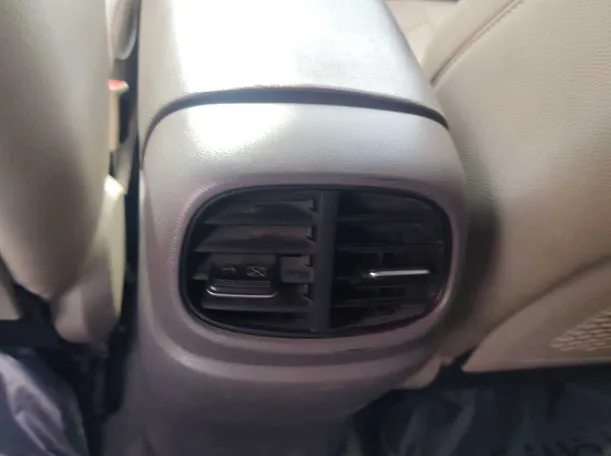 Car image 27