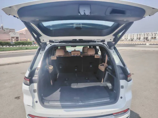 Car image 27