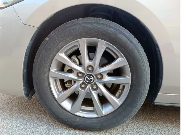 Car image 10