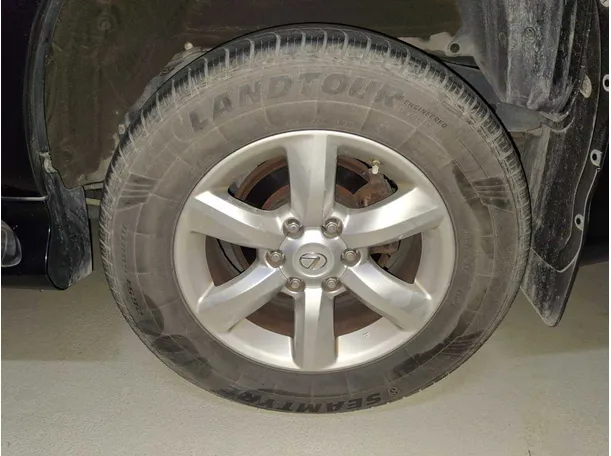 Car image 9