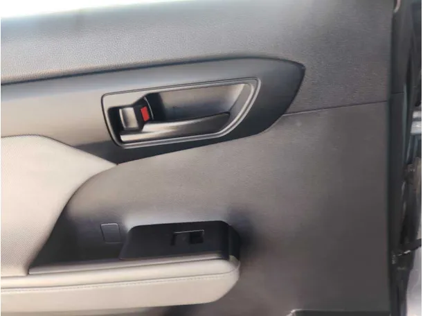 Car image 26